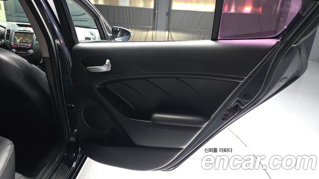Kia K3 2016 — photo 15