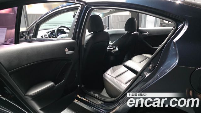 Kia K3 2016 — photo 16
