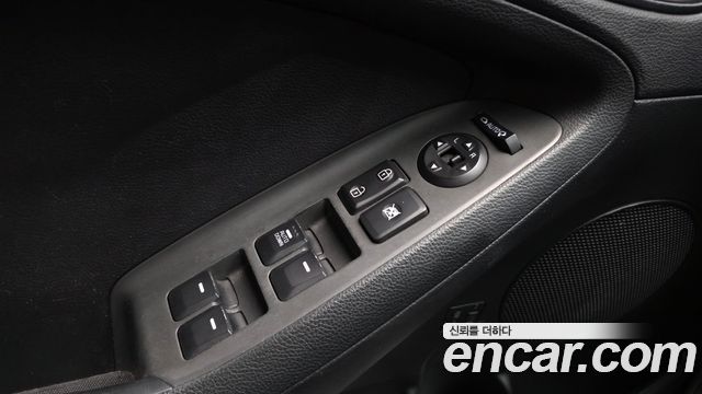 Kia K3 2016 — photo 27