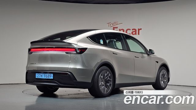 Tesla Model Y 2026 — photo 2
