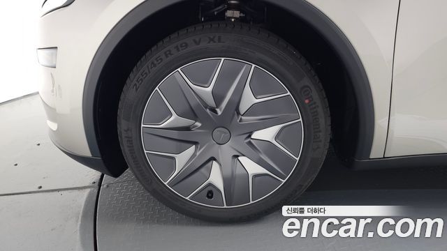 Tesla Model Y 2026 — photo 5