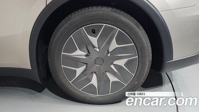 Tesla Model Y 2026 — photo 7
