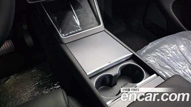 Tesla Model Y 2026 — photo 32