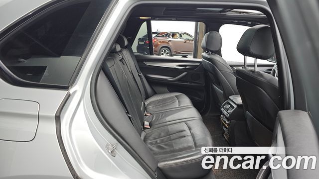 BMW X5 2018 — photo 11
