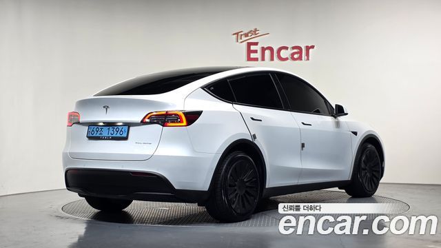 Tesla Model Y 2022 — photo 2