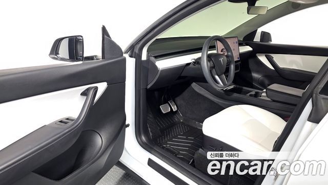 Tesla Model Y 2022 — photo 13