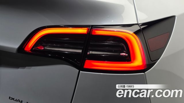 Tesla Model Y 2022 — photo 9