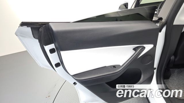 Tesla Model Y 2022 — photo 15