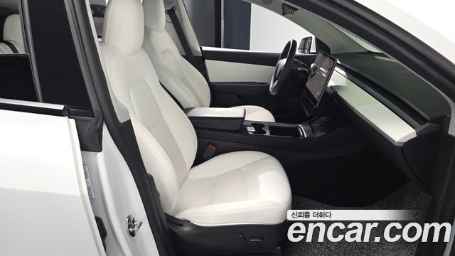 Tesla Model Y 2022 — photo 16