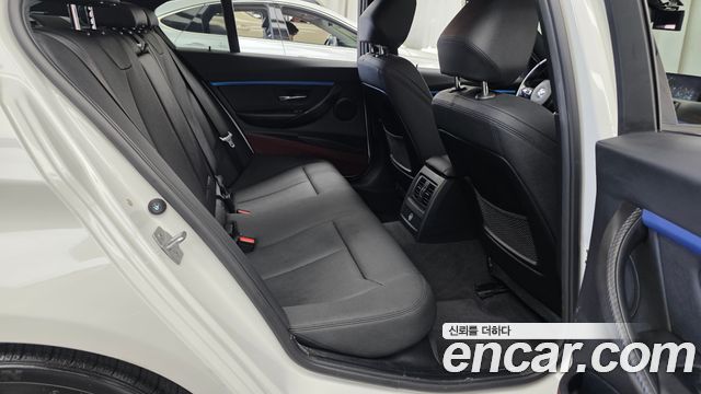 BMW 3-Series 2017 — photo 12