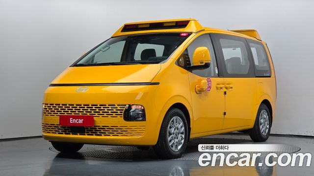 Hyundai Staria 2025 — photo 1