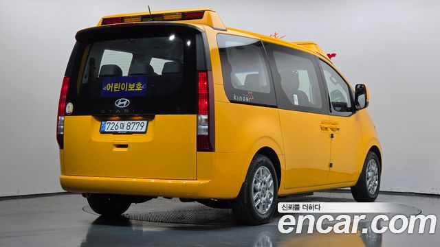 Hyundai Staria 2025 — photo 2