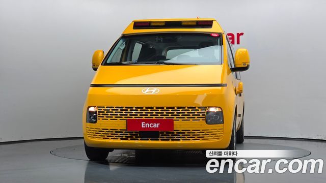 Hyundai Staria 2025 — photo 3