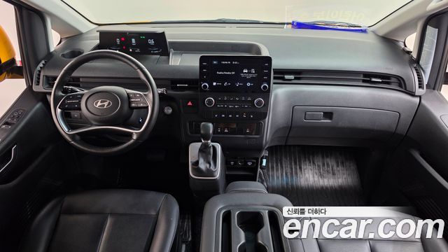 Hyundai Staria 2025 — photo 10