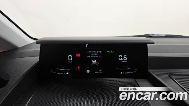 Hyundai Staria 2025 — photo 11
