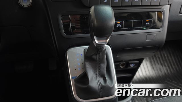 Hyundai Staria 2025 — photo 12