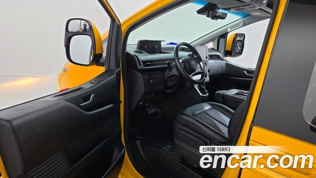 Hyundai Staria 2025 — photo 13