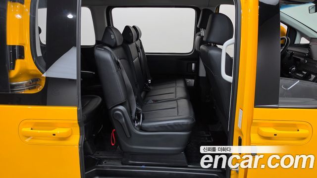 Hyundai Staria 2025 — photo 17