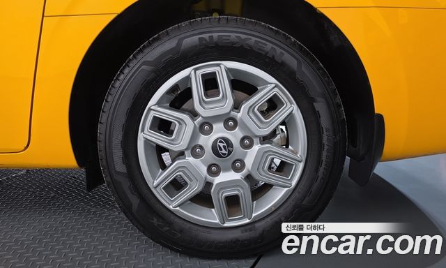 Hyundai Staria 2025 — photo 7