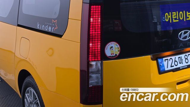 Hyundai Staria 2025 — photo 9