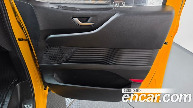 Hyundai Staria 2025 — photo 15