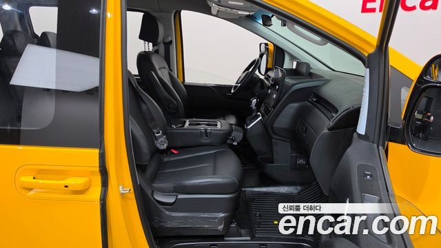 Hyundai Staria 2025 — photo 16