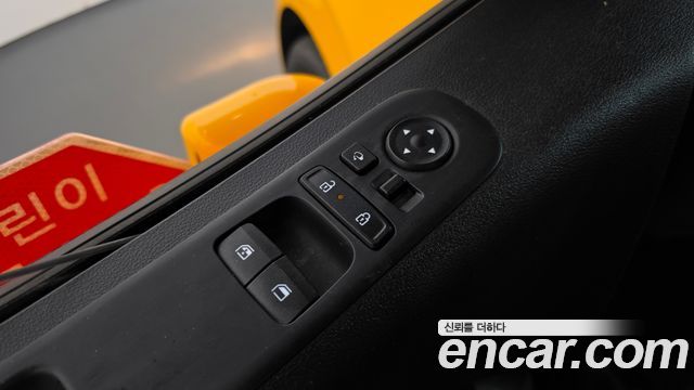 Hyundai Staria 2025 — photo 30