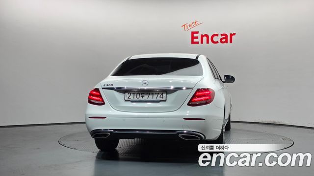 Mercedes-Benz E-Class 2020 — photo 4
