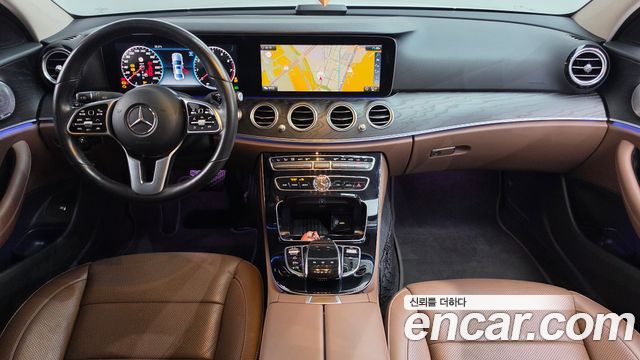 Mercedes-Benz E-Class 2020 — photo 10