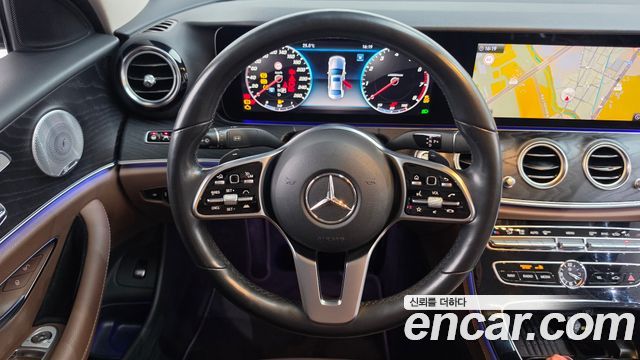 Mercedes-Benz E-Class 2020 — photo 19