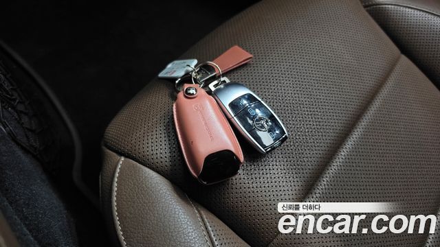 Mercedes-Benz E-Class 2020 — photo 21