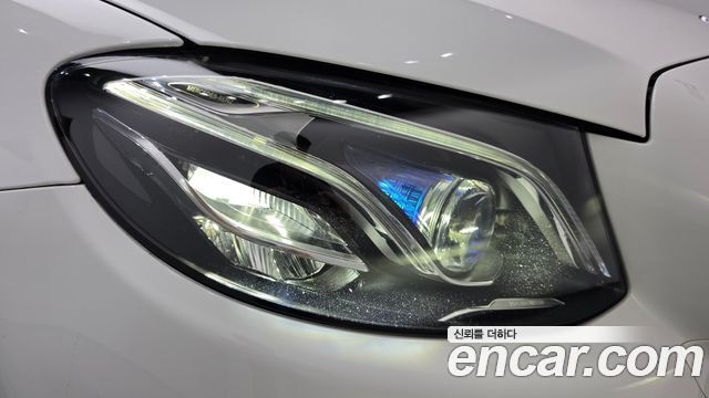 Mercedes-Benz E-Class 2020 — photo 8