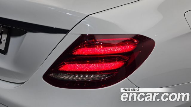 Mercedes-Benz E-Class 2020 — photo 9