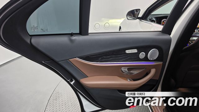 Mercedes-Benz E-Class 2020 — photo 15