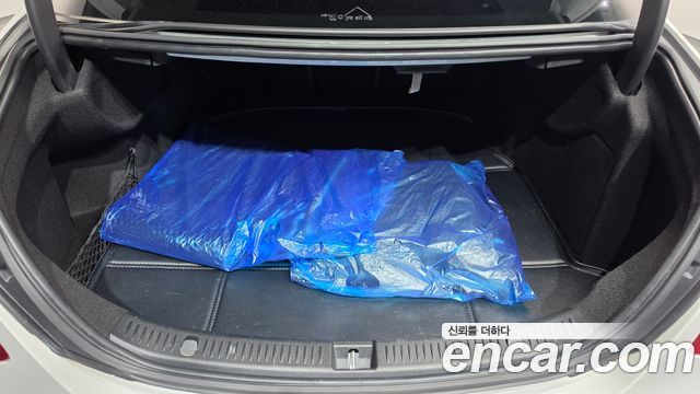 Mercedes-Benz E-Class 2020 — photo 27