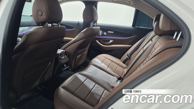 Mercedes-Benz E-Class 2020 — photo 29
