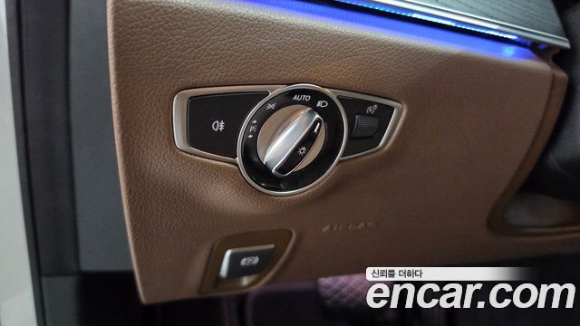 Mercedes-Benz E-Class 2020 — photo 33