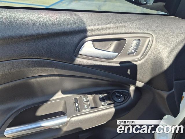 Ford Kuga 2017 — photo 16