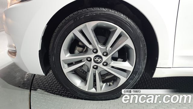 Hyundai AVANTE 2018 — photo 5