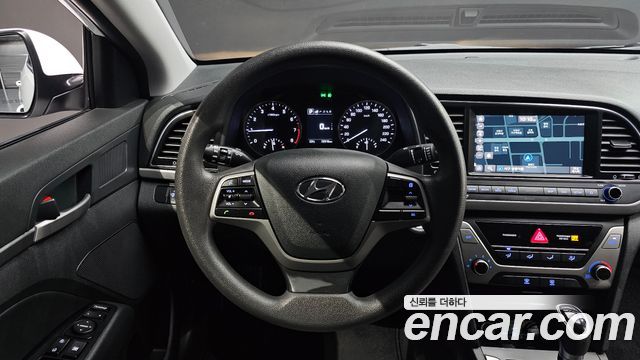 Hyundai AVANTE 2018 — photo 12