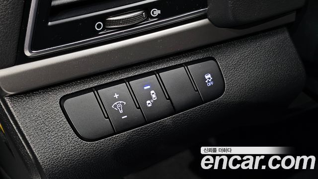 Hyundai AVANTE 2018 — photo 18