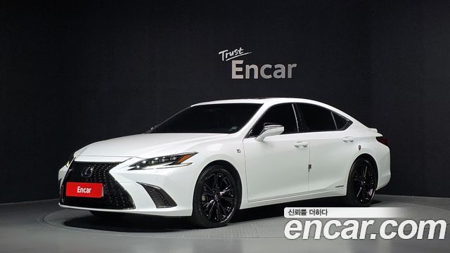 Lexus ES 2022 — photo 1