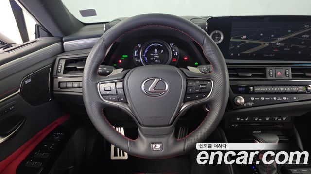 Lexus ES 2022 — photo 13