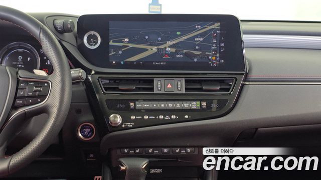 Lexus ES 2022 — photo 14
