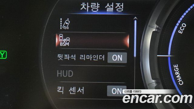 Lexus ES 2022 — photo 16