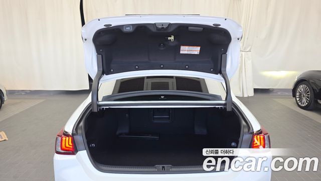 Lexus ES 2022 — photo 20