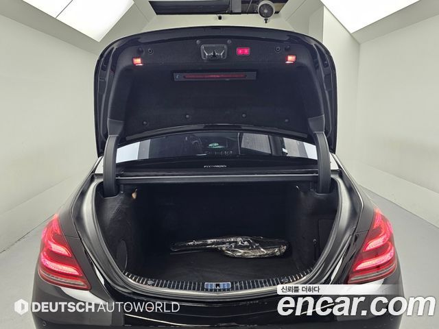 Mercedes-Benz S-Class 2018 — photo 17