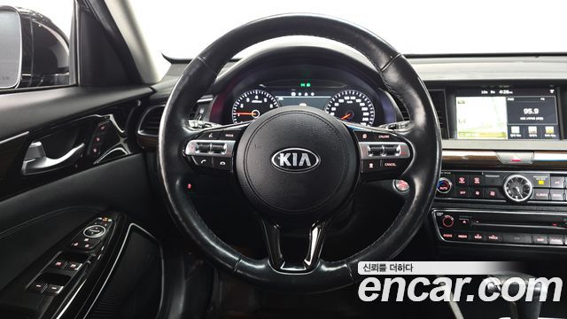 Kia K7 2018 — photo 16