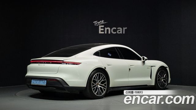 Porsche Taycan 2021 — photo 2