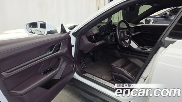 Porsche Taycan 2021 — photo 13
